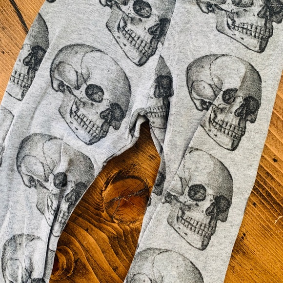 🛑SOLD🛑Skull Pants nununu - Picture 2 of 2